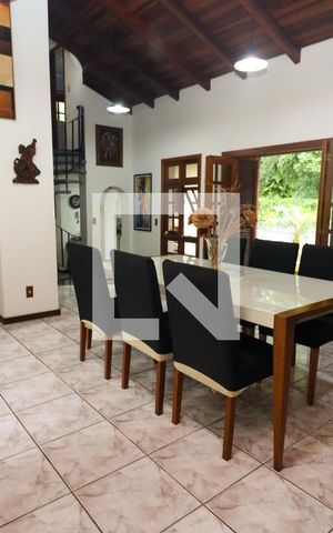 Casa à venda com 300m², 3 quartos e 4 vagas Casa à venda com 300m², 3 quartos e 4 vagasSala de Jantar