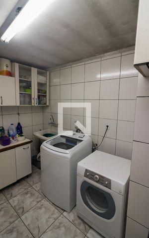 Casa à venda com 300m², 3 quartos e 4 vagas Casa à venda com 300m², 3 quartos e 4 vagasÁrea de Serviço