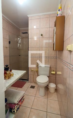 Casa à venda com 300m², 3 quartos e 4 vagas Casa à venda com 300m², 3 quartos e 4 vagasBanheiro da Suíte 2
