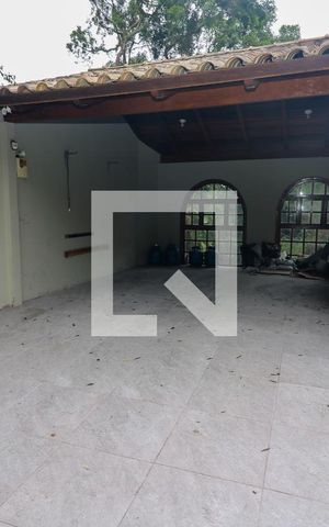 Casa à venda com 300m², 3 quartos e 4 vagas Casa à venda com 300m², 3 quartos e 4 vagasGaragem