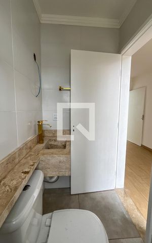 Casa à venda com 127m², 2 quartos e 3 vagas Casa à venda com 127m², 2 quartos e 3 vagasBanheiro da Suíte 2