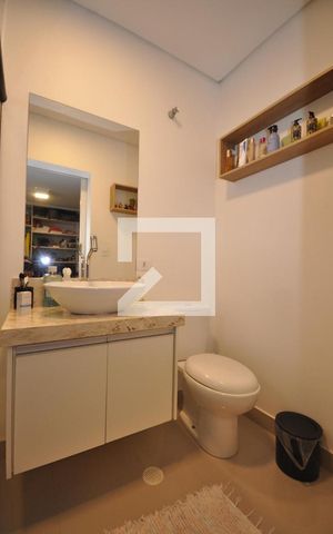 Casa à venda com 300m², 7 quartos e 4 vagasBanheiro do Quarto 2 Suíte