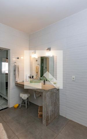 Casa à venda com 360m², 4 quartos e 4 vagas Casa à venda com 360m², 4 quartos e 4 vagasBanheiro da Suíte