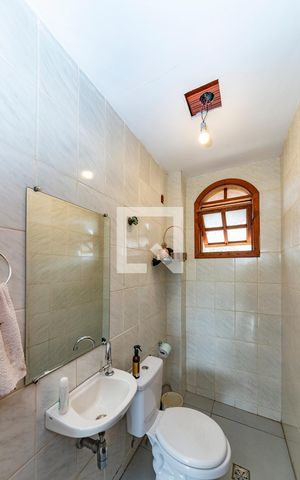 Casa à venda com 360m², 4 quartos e 4 vagas Casa à venda com 360m², 4 quartos e 4 vagasLavabo