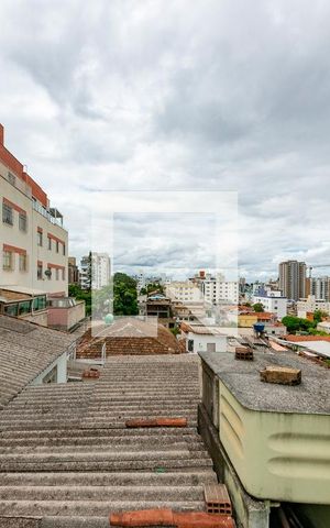 Casa à venda com 360m², 4 quartos e 4 vagas Casa à venda com 360m², 4 quartos e 4 vagasVaranda