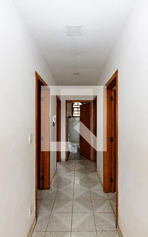 Casa à venda com 360m², 4 quartos e 4 vagas Casa à venda com 360m², 4 quartos e 4 vagasCorredor