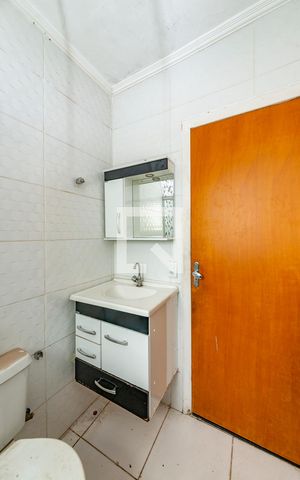 Casa à venda com 360m², 4 quartos e 4 vagas Casa à venda com 360m², 4 quartos e 4 vagasBanheiro Casa 2