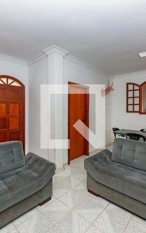 Casa à venda com 360m², 4 quartos e 4 vagas Casa à venda com 360m², 4 quartos e 4 vagasSala