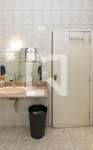 Casa à venda com 360m², 4 quartos e 4 vagas Casa à venda com 360m², 4 quartos e 4 vagasBanheiro Social