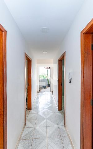 Casa à venda com 360m², 4 quartos e 4 vagas Casa à venda com 360m², 4 quartos e 4 vagasCorredor