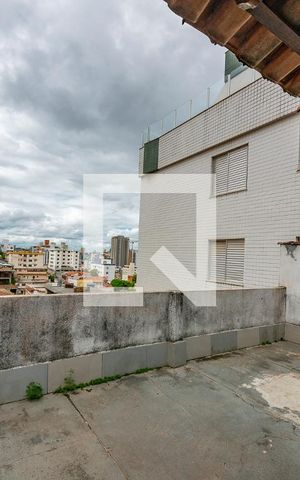 Casa à venda com 360m², 4 quartos e 4 vagas Casa à venda com 360m², 4 quartos e 4 vagasVaranda