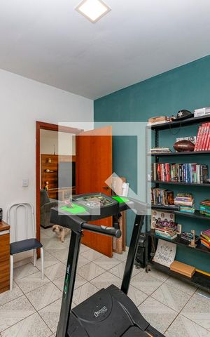 Casa à venda com 360m², 4 quartos e 4 vagas Casa à venda com 360m², 4 quartos e 4 vagasEscritório