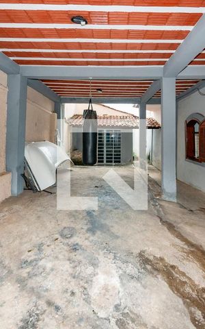 Casa à venda com 360m², 4 quartos e 4 vagas Casa à venda com 360m², 4 quartos e 4 vagasGaragem