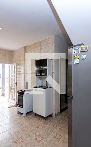 Casa à venda com 360m², 4 quartos e 4 vagas Casa à venda com 360m², 4 quartos e 4 vagasCozinha