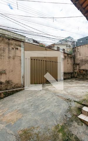 Casa à venda com 360m², 4 quartos e 4 vagas Casa à venda com 360m², 4 quartos e 4 vagasGaragem