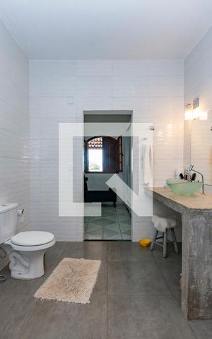 Casa à venda com 360m², 4 quartos e 4 vagas Casa à venda com 360m², 4 quartos e 4 vagasBanheiro da Suíte