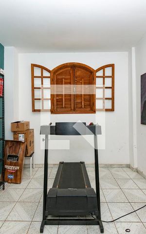 Casa à venda com 360m², 4 quartos e 4 vagas Casa à venda com 360m², 4 quartos e 4 vagasEscritório