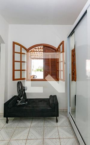 Casa à venda com 360m², 4 quartos e 4 vagas Casa à venda com 360m², 4 quartos e 4 vagasSuíte