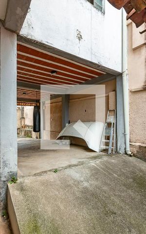 Casa à venda com 360m², 4 quartos e 4 vagas Casa à venda com 360m², 4 quartos e 4 vagasGaragem