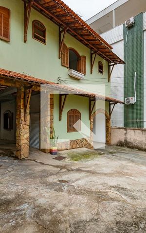 Casa à venda com 360m², 4 quartos e 4 vagas Casa à venda com 360m², 4 quartos e 4 vagasGaragem