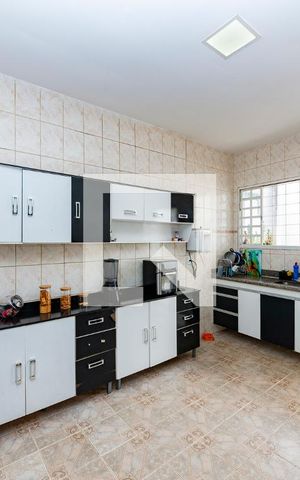 Casa à venda com 360m², 4 quartos e 4 vagas Casa à venda com 360m², 4 quartos e 4 vagasCozinha