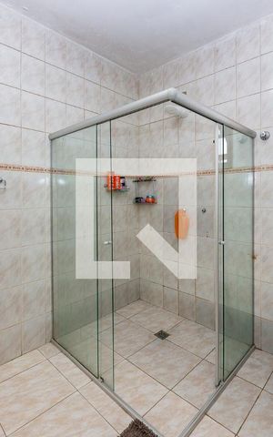 Casa à venda com 360m², 4 quartos e 4 vagas Casa à venda com 360m², 4 quartos e 4 vagasBanheiro Social