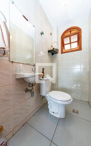 Casa à venda com 360m², 4 quartos e 4 vagas Casa à venda com 360m², 4 quartos e 4 vagasLavabo
