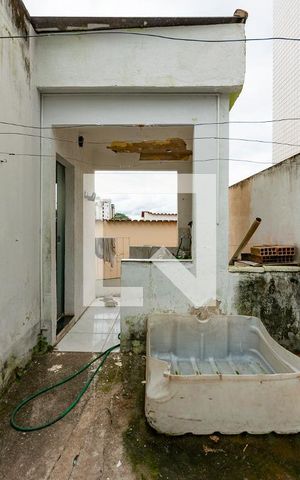 Casa à venda com 360m², 4 quartos e 4 vagas Casa à venda com 360m², 4 quartos e 4 vagasCasa 2