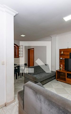 Casa à venda com 360m², 4 quartos e 4 vagas Casa à venda com 360m², 4 quartos e 4 vagasSala
