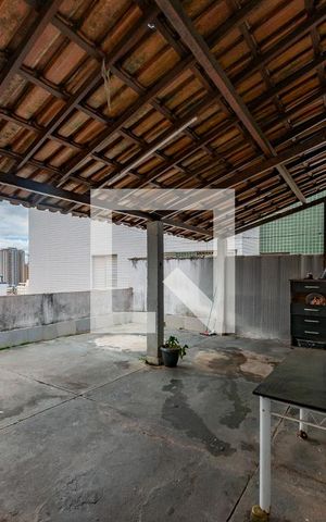 Casa à venda com 360m², 4 quartos e 4 vagas Casa à venda com 360m², 4 quartos e 4 vagasVaranda