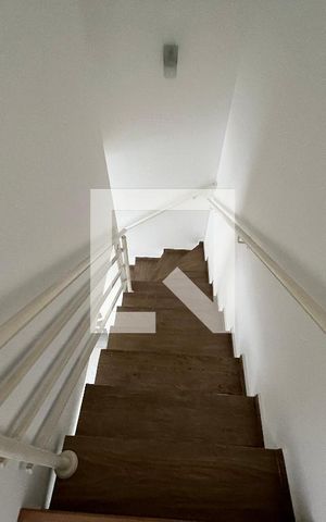 Casa de condomínio para alugar com 68m², 2 quartos e 1 vaga Casa de condomínio para alugar com 68m², 2 quartos e 1 vagaEscada
