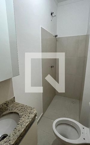 Casa de condomínio para alugar com 68m², 2 quartos e 1 vaga Casa de condomínio para alugar com 68m², 2 quartos e 1 vagaBanheiro