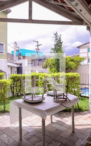 Casa de condomínio à venda com 105m², 3 quartos e 2 vagas Casa de condomínio à venda com 105m², 3 quartos e 2 vagasÁrea comum - Churrasqueira