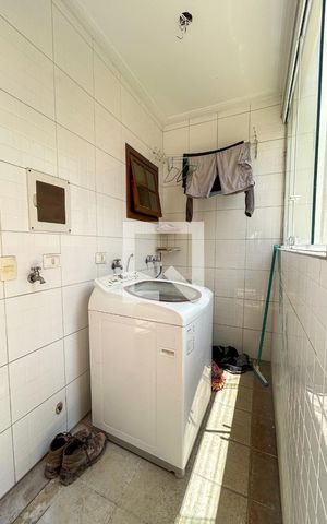Casa à venda com 300m², 5 quartos e 4 vagas Casa à venda com 300m², 5 quartos e 4 vagasÁrea de Serviço