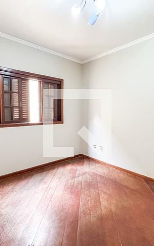 Casa à venda com 300m², 5 quartos e 4 vagas Casa à venda com 300m², 5 quartos e 4 vagasQuarto 1