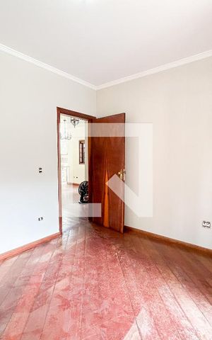 Casa à venda com 300m², 5 quartos e 4 vagas Casa à venda com 300m², 5 quartos e 4 vagasQuarto 2