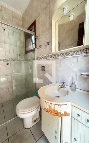 Casa à venda com 300m², 5 quartos e 4 vagas Casa à venda com 300m², 5 quartos e 4 vagasBanheiro de serviço