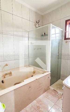Casa à venda com 300m², 5 quartos e 4 vagas Casa à venda com 300m², 5 quartos e 4 vagasBanheiro da Suíte 1