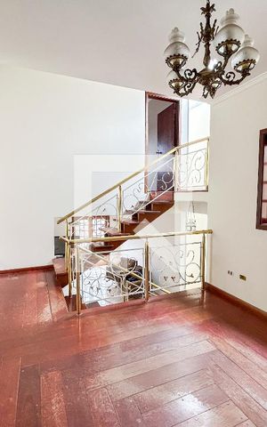 Casa à venda com 300m², 5 quartos e 4 vagas Casa à venda com 300m², 5 quartos e 4 vagasSala Íntima
