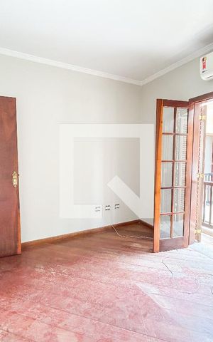 Casa à venda com 300m², 5 quartos e 4 vagas Casa à venda com 300m², 5 quartos e 4 vagasQuarto 2