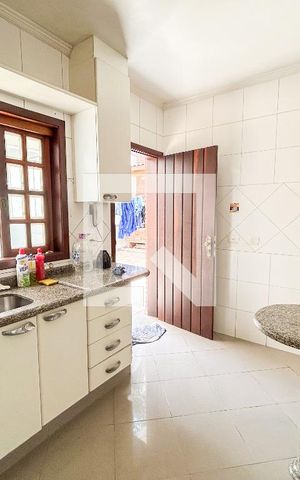 Casa à venda com 300m², 5 quartos e 4 vagas Casa à venda com 300m², 5 quartos e 4 vagasCozinha