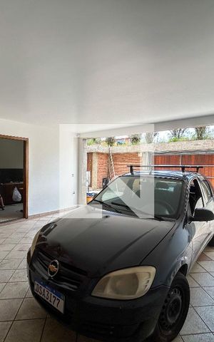 Casa à venda com 300m², 5 quartos e 4 vagas Casa à venda com 300m², 5 quartos e 4 vagasGaragem
