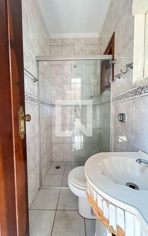 Casa à venda com 300m², 5 quartos e 4 vagas Casa à venda com 300m², 5 quartos e 4 vagasBanheiro de serviço