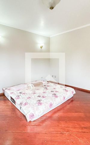 Casa à venda com 300m², 5 quartos e 4 vagas Casa à venda com 300m², 5 quartos e 4 vagasSuíte