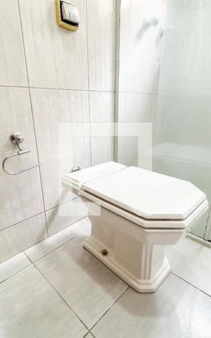 Casa à venda com 300m², 5 quartos e 4 vagas Casa à venda com 300m², 5 quartos e 4 vagasBanheiro