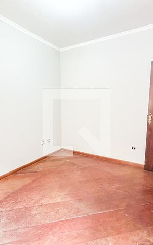 Casa à venda com 300m², 5 quartos e 4 vagas Casa à venda com 300m², 5 quartos e 4 vagasQuarto 1