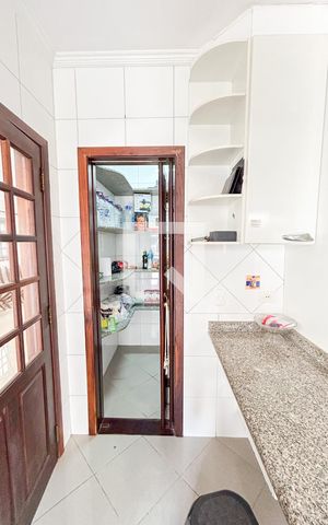 Casa à venda com 300m², 5 quartos e 4 vagas Casa à venda com 300m², 5 quartos e 4 vagasCozinha