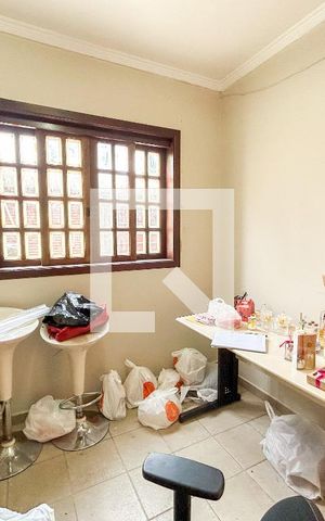 Casa à venda com 300m², 5 quartos e 4 vagas Casa à venda com 300m², 5 quartos e 4 vagasQuarto de serviço