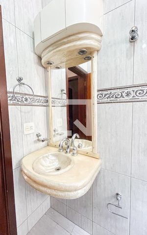 Casa à venda com 300m², 5 quartos e 4 vagas Casa à venda com 300m², 5 quartos e 4 vagasBanheiro