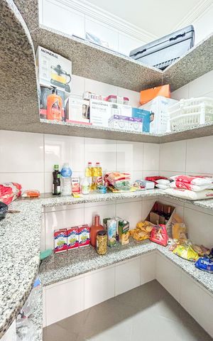 Casa à venda com 300m², 5 quartos e 4 vagas Casa à venda com 300m², 5 quartos e 4 vagasDispensa